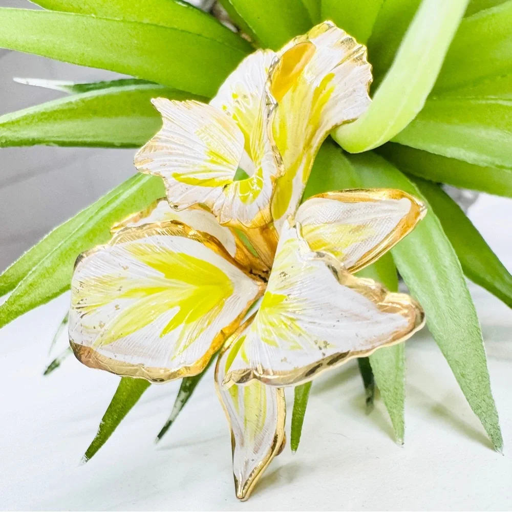 Vintage 1982 Cerrito Original White Yellow Enamel Orchid Flower Gold Tone Brooch